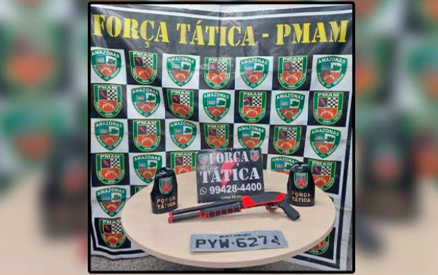 Polícia encontra arma dentro de carro após motorista fugir de acidente em Manaus