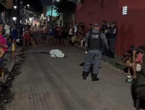 Homem é morto e outro é baleado durante ação de criminosos em Manaus