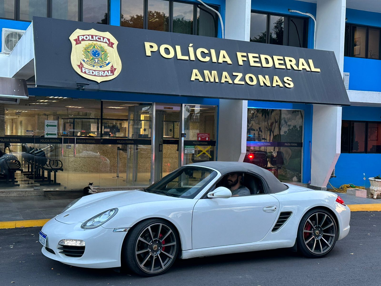 PF apreende Porsche e mais 11 carros de luxo de financiadores de garimpo ilegal no Amazonas