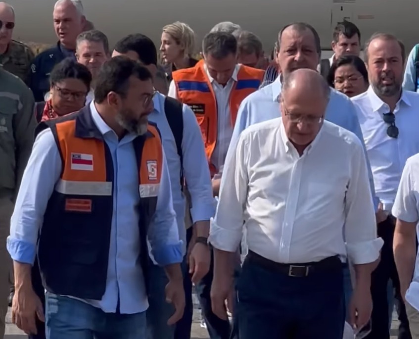 Alckmin e ministros chegam a Manaus para anunciar medidas contra impactos da seca 