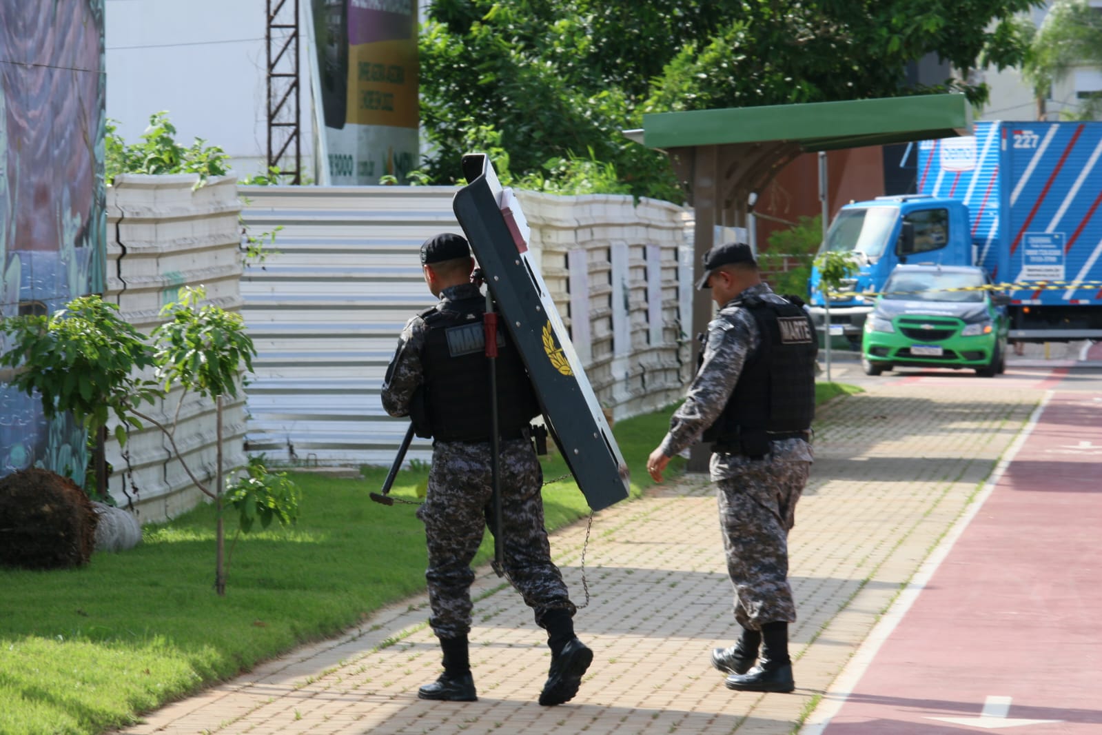 Artefato explosivo é encontrado em frente a condomínio em Manaus