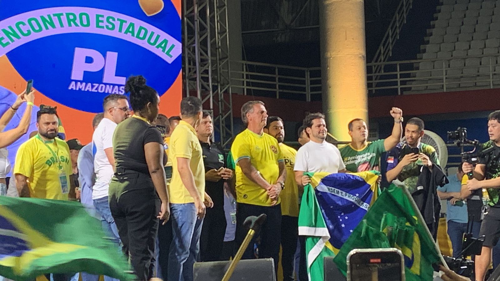 Alberto Neto lança pré-candidatura com presença de Bolsonaro e público menor que o esperado