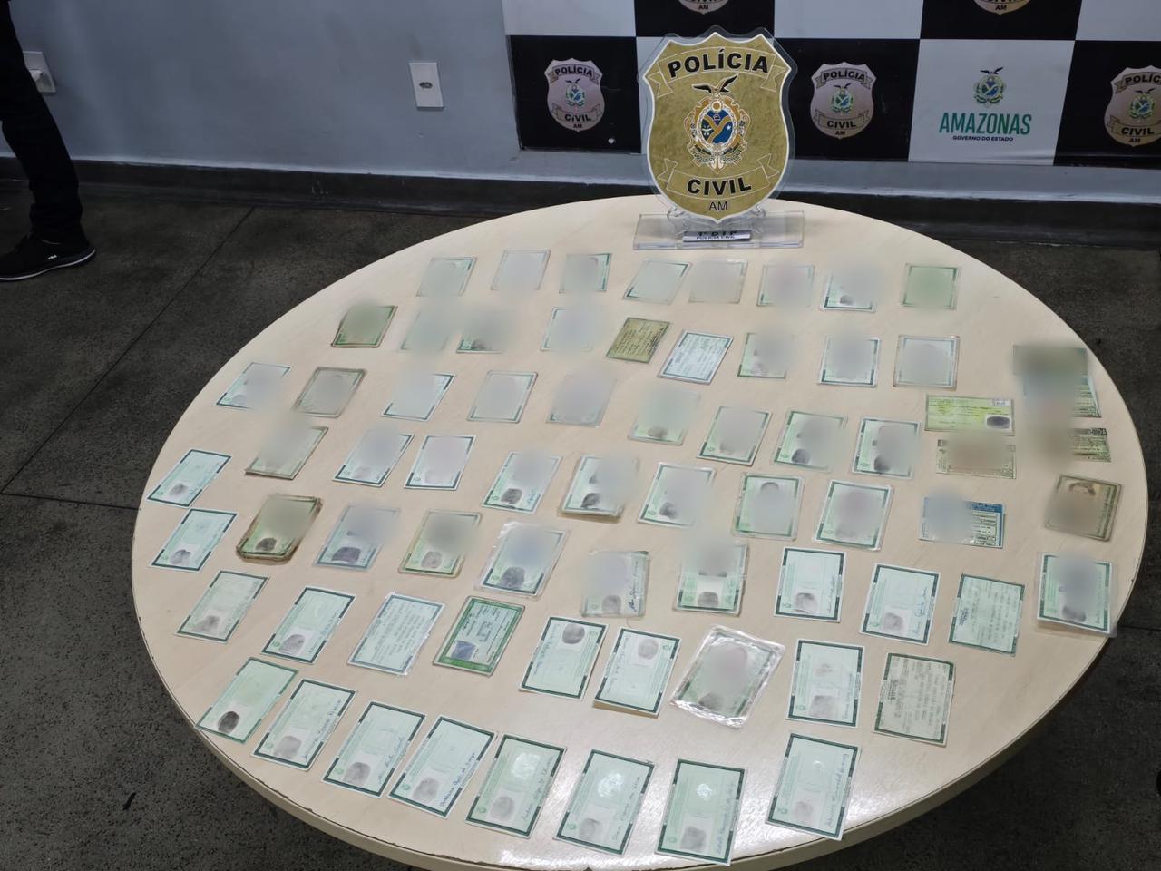 Grupo é preso por usar documentos falsos de 200 professores para fazer empréstimos em Manaus