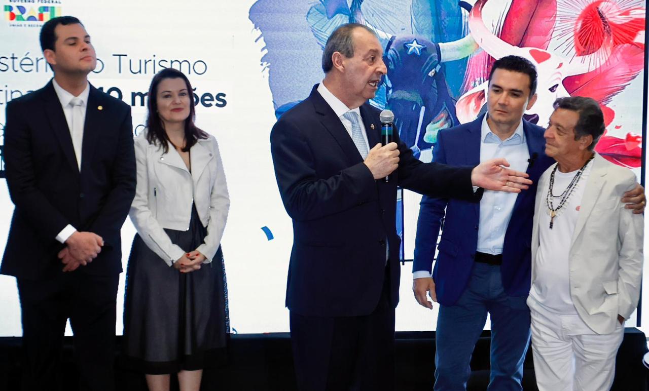  Omar articula apoio com Governo Federal a outros eventos do Amazonas, além de Parintins