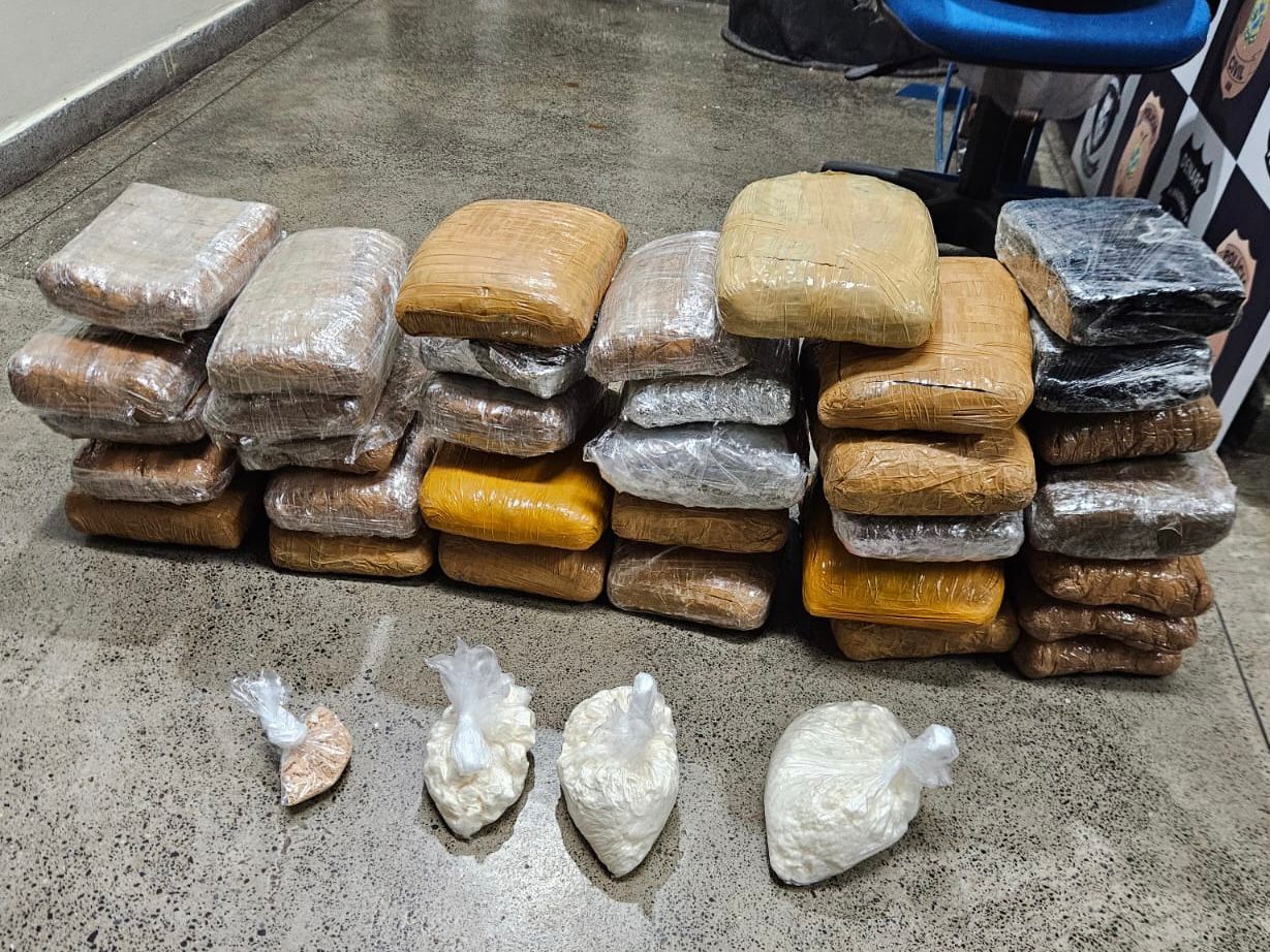 Dupla presa com R$ 600 mil em drogas fazia entrega de entorpecentes em Manaus