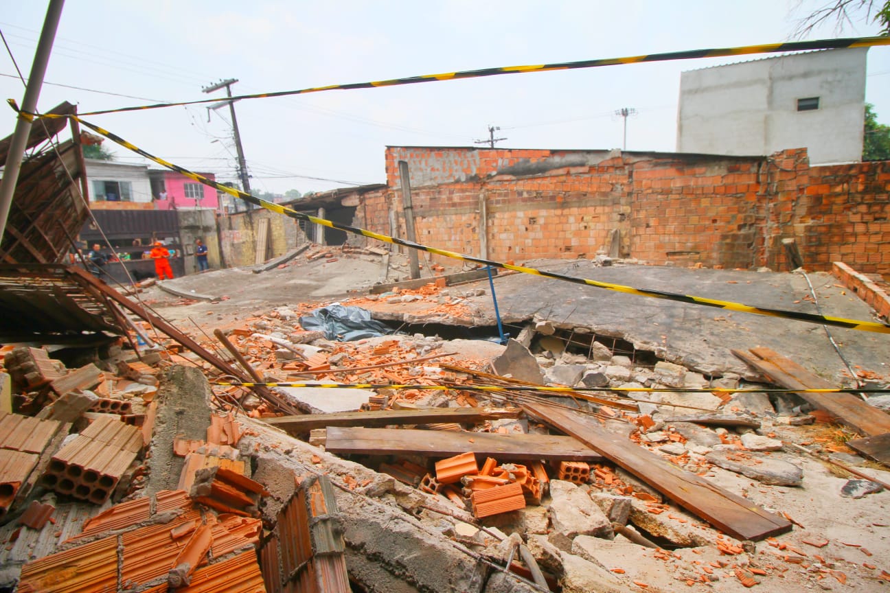 Pedreiro morre e outros dois ficam feridos após laje desabar sobre eles no Riacho Doce