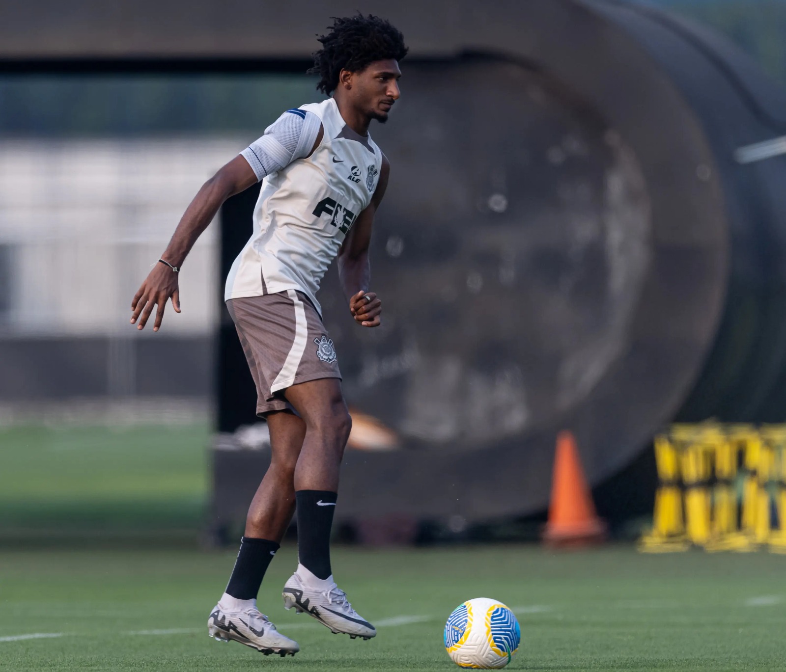 Ramón comanda treino do Corinthians antes de jogo contra o Juventude