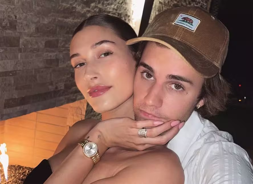 Justin Bieber deixa de seguir Hailey Bieber no Instagram e levanta rumores de crise no casamento