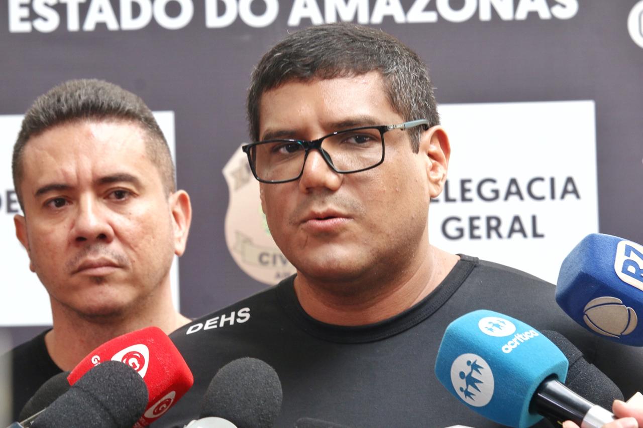 Homem que esfaqueou MC se enfureceu ao vê-lo com sua esposa em quarto, diz polícia