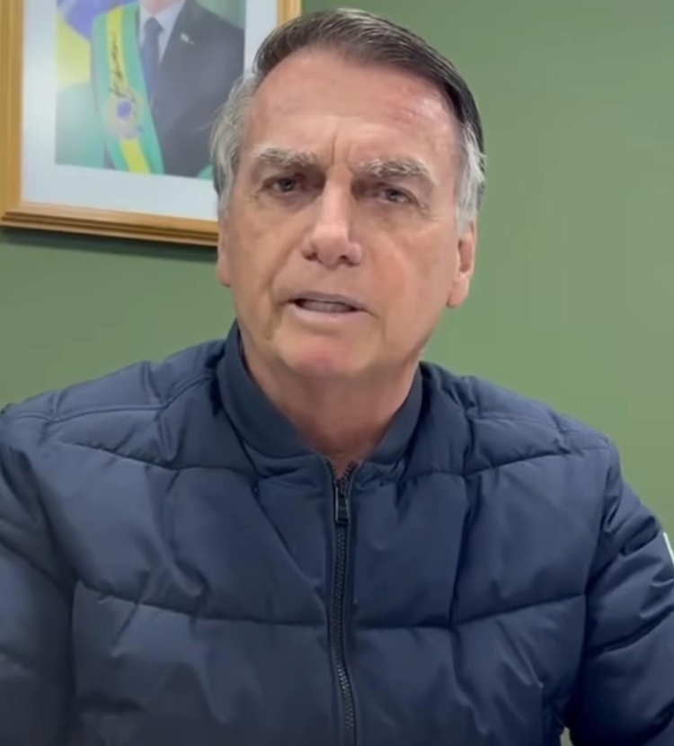 Bolsonaro planeja pedir prisão domiciliar caso seja condenado