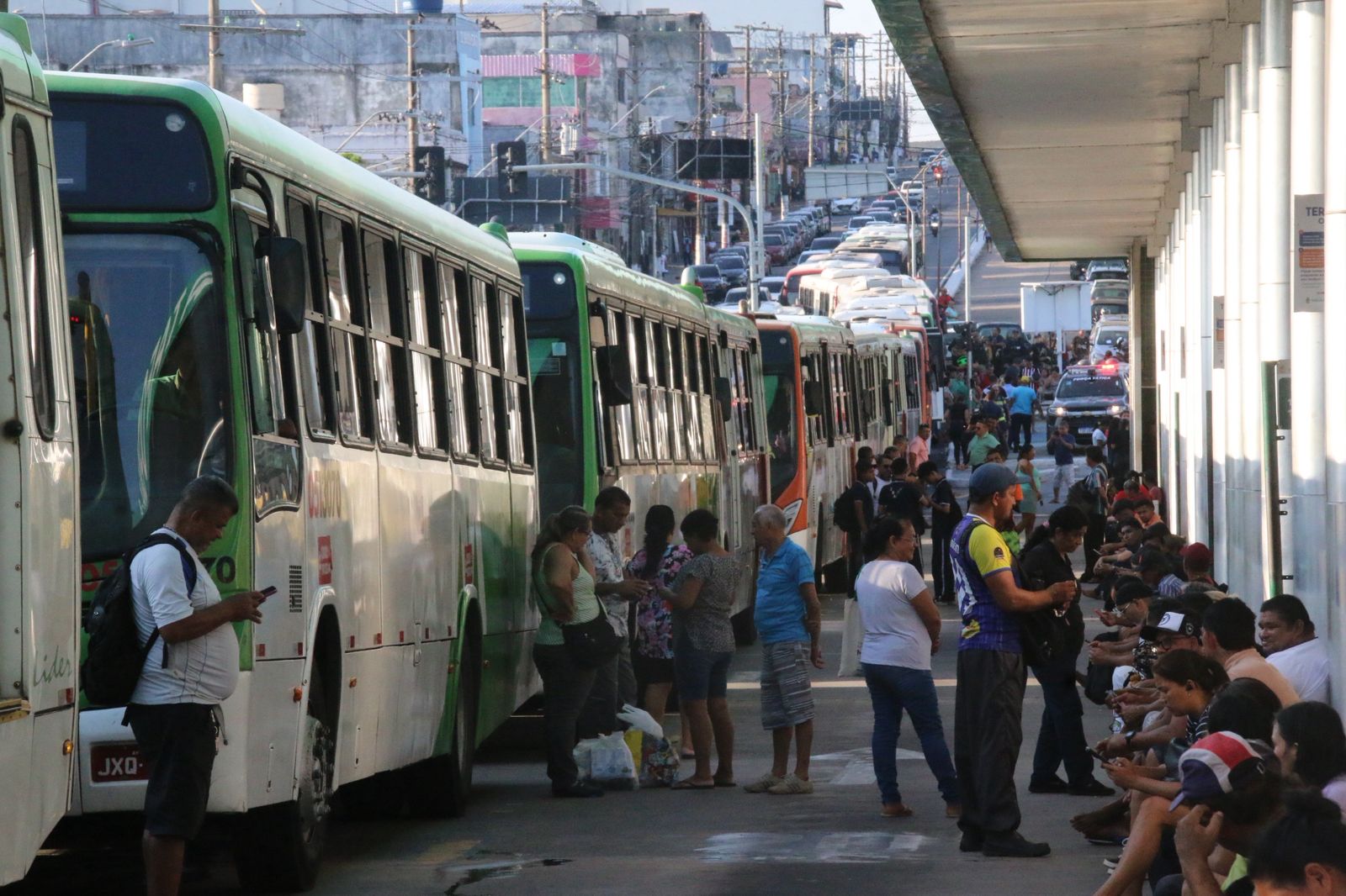 Governo do Amazonas diz que não é culpado por paralisação de ônibus em Manaus