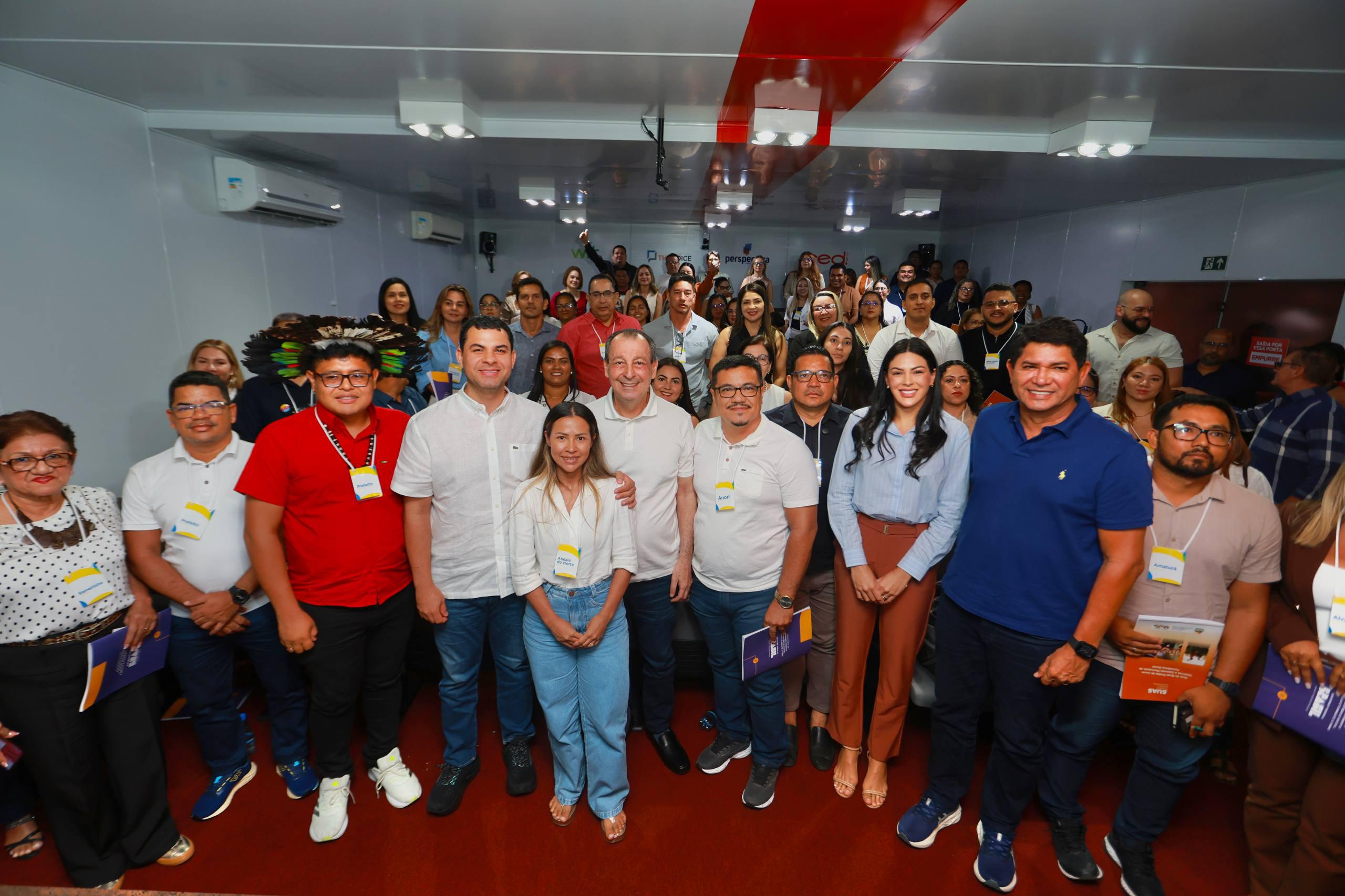 Em reunião com secretários, Omar Aziz defende modelo permanente para assistência social no Amazonas