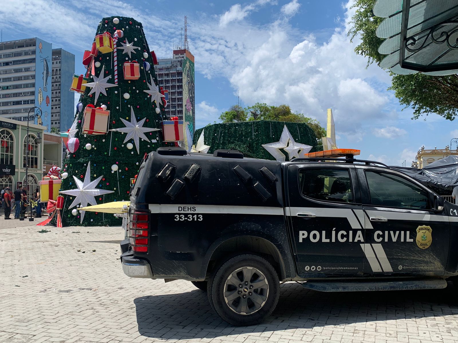 Trabalhador morre após desabamento de árvore de Natal no Largo São Sebastião