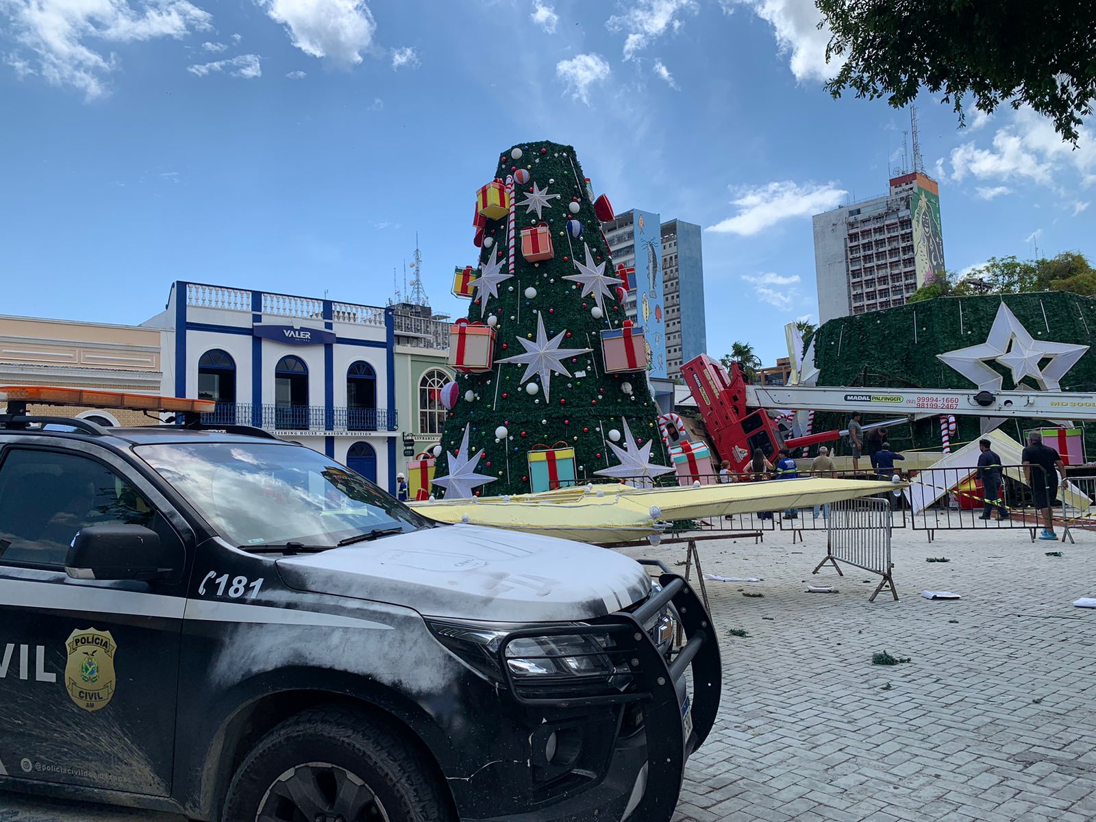 Engenheiro aponta possíveis causas de acidente com árvore de Natal no Largo