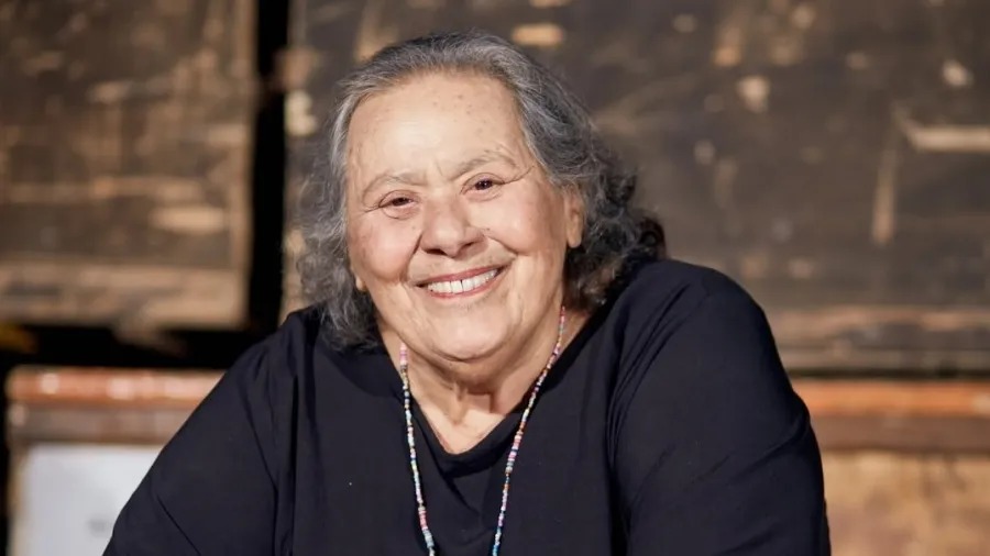 Atriz Teuda Bara, fundadora do Grupo Galpão, morre aos 84 anos
