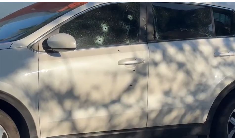 Médico tem carro crivado de balas no Vieiralves