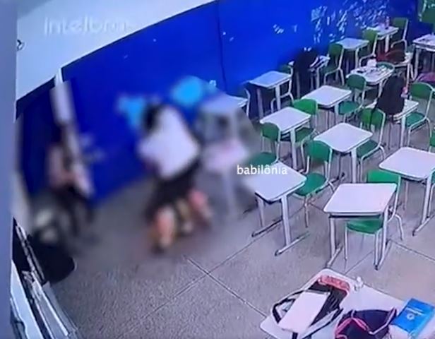 Aluno ferido durante ataque em escola tentou defender professora que morreu, diz pai