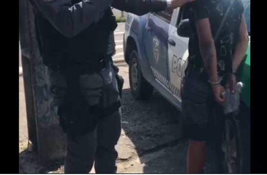 Flanelinha é preso por cuspir em motoristas e arranhar carros em Manaus