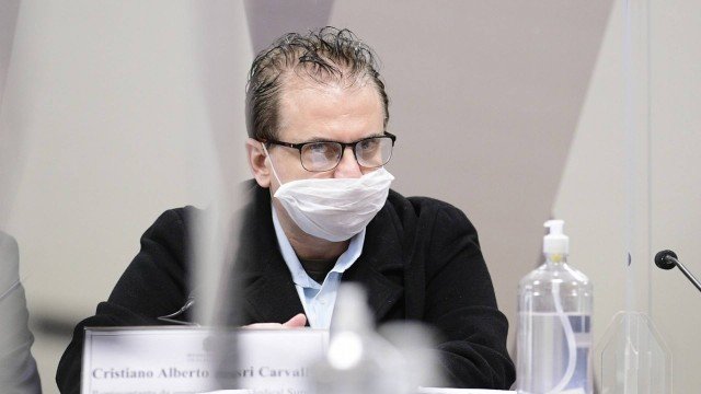 Carvalho diz que pedido de comissionamento por vacina partiu de grupo de coronel