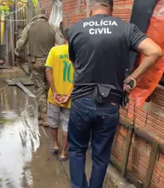 Primo é preso por estuprar criança de 8 anos no banheiro de casa em Parintins