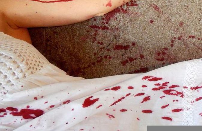 Homem mata mulher a facadas e corta o próprio pescoço após o crime em Manaus