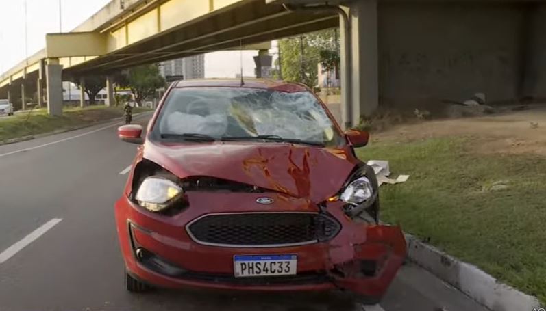 Mulher morre e homem fica ferido em acidente enquanto voltavam de aniversário em Manaus