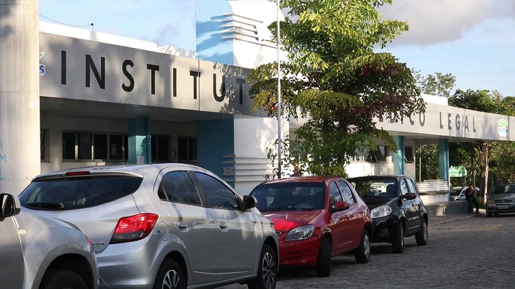 Jovem morre ao perder controle de moto e bater em muro na Cidade de Deus