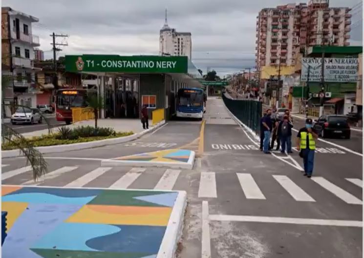 Sem ambulantes e pontos de parada à direita, T1 volta a funcionar em Manaus