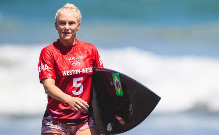 Brasileira Tatiana Weston-Webb é eliminada nas oitavas de final do surfe 