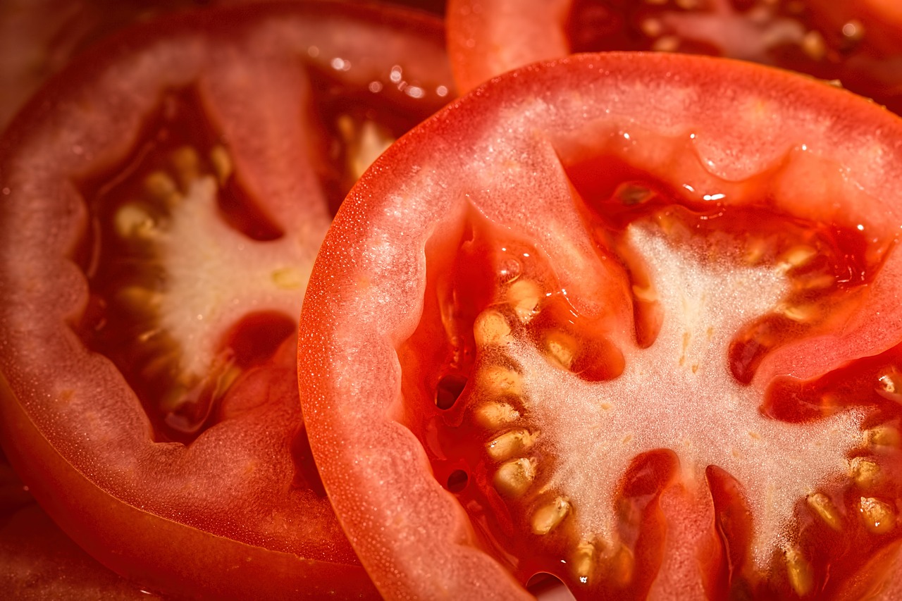 Comer semente de tomate e goiaba pode provocar apendicite? Médico responde