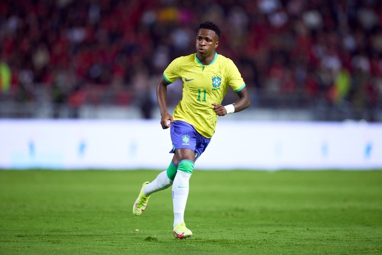 Vini Jr volta a decepcionar, mas mostra que tem vaga cativa na seleção