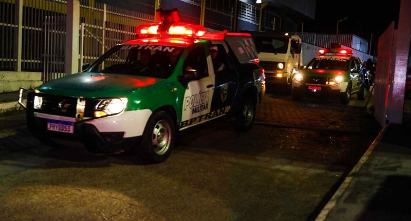 Jovem é preso por tentar matar a mãe com garfo de churrasco em Manaus