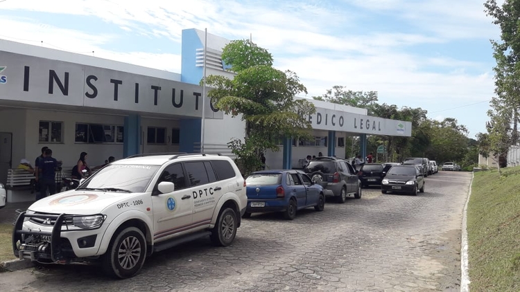 Homem é morto com tiro na cabeça durante assalto no Jorge Teixeira