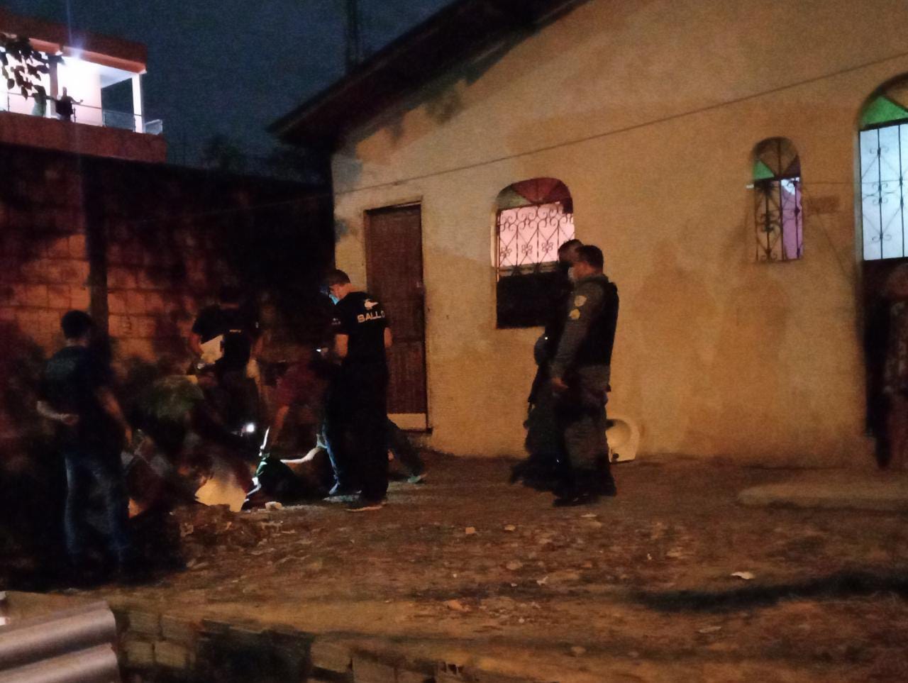 Homem tenta fugir de bandidos e acaba morto na porta de casa em Manaus