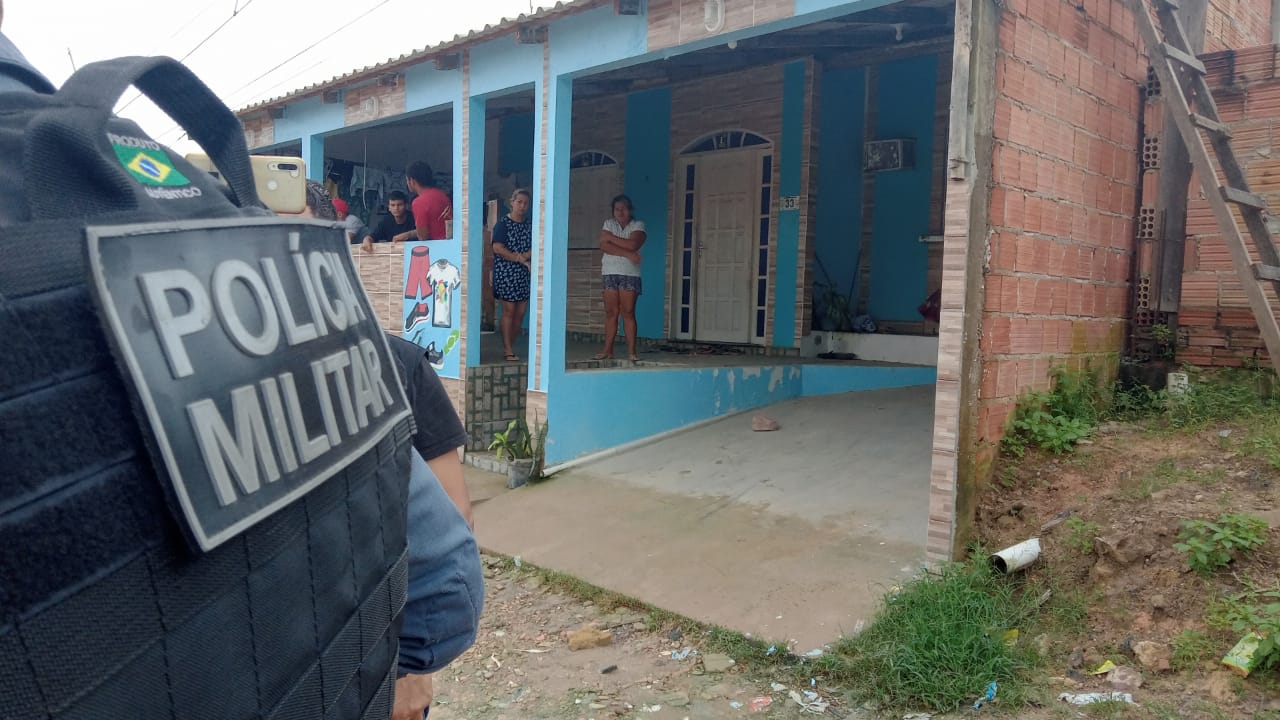 Pedreiro é executado no momento em que tomava banho em casa de Manaus