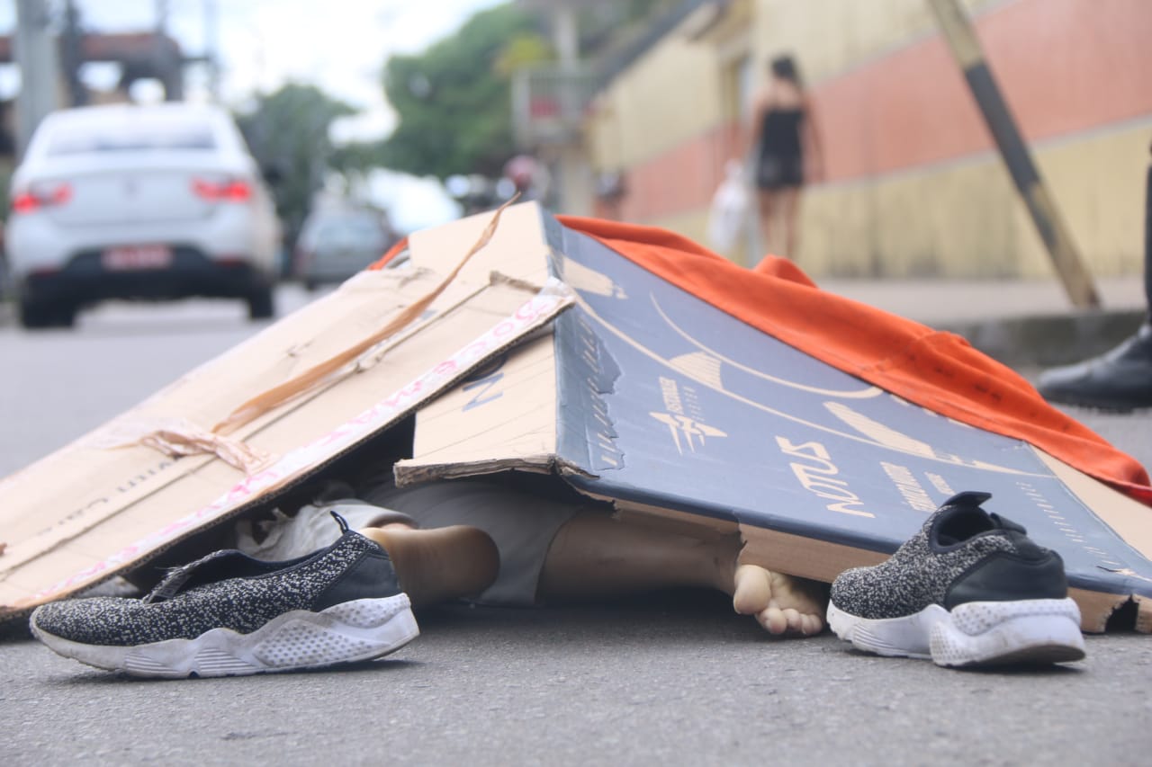 Fonoaudióloga morre ao ser atropelada por caçamba em Manaus