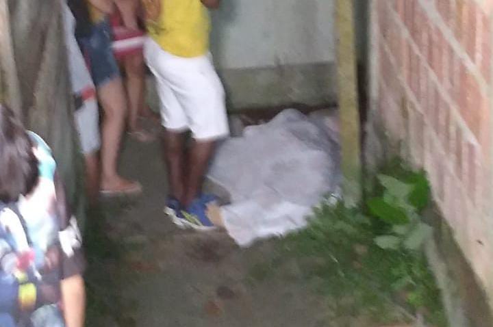 Em menos de 1 hora, dois homens morrem enquanto jogavam baralho em Manaus