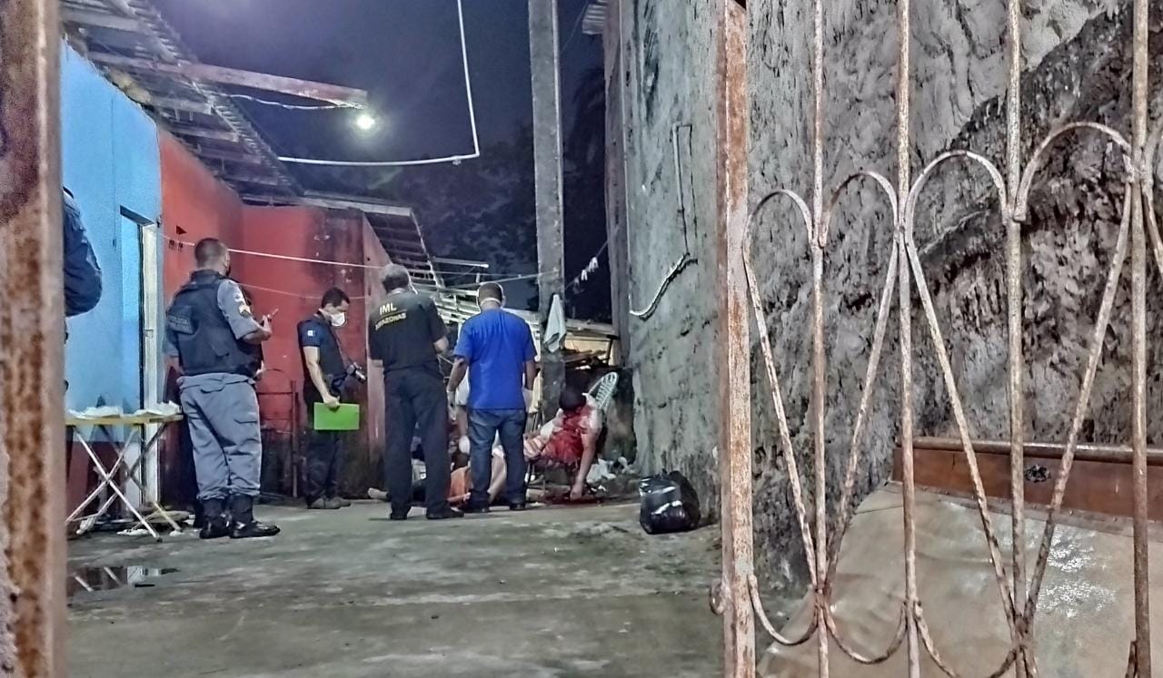 Amigos são executados a tiros dentro de kitnet em Manaus 