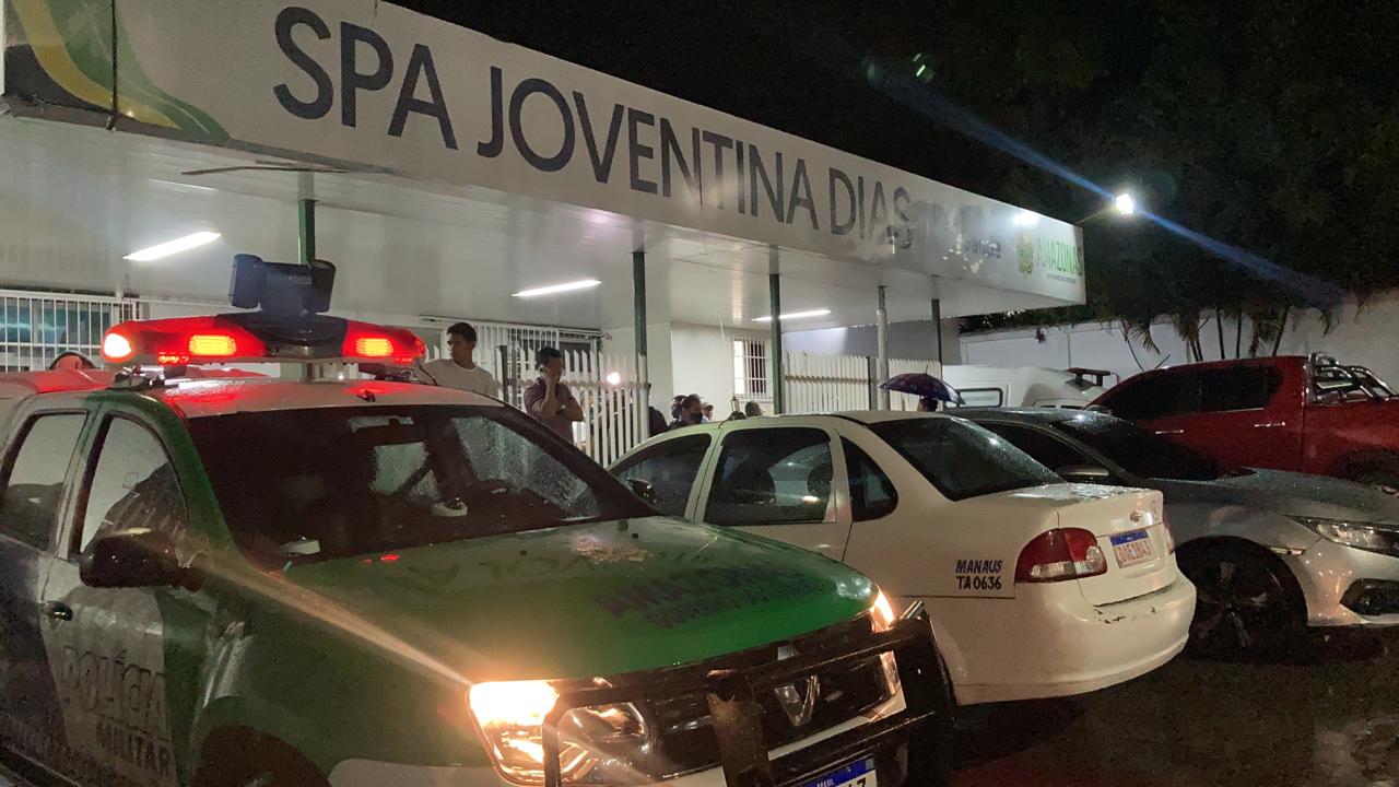 Homem é morto e primo é baleado enquanto jantavam em Manaus