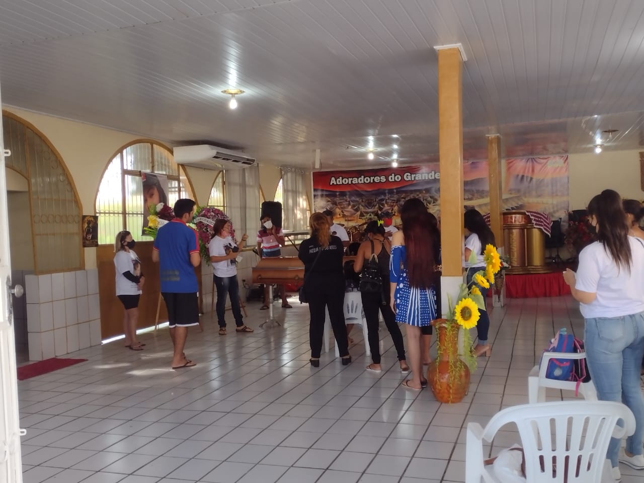 Comoção marca velório de Júlia Renata, assassinada junto com amiga em São Paulo