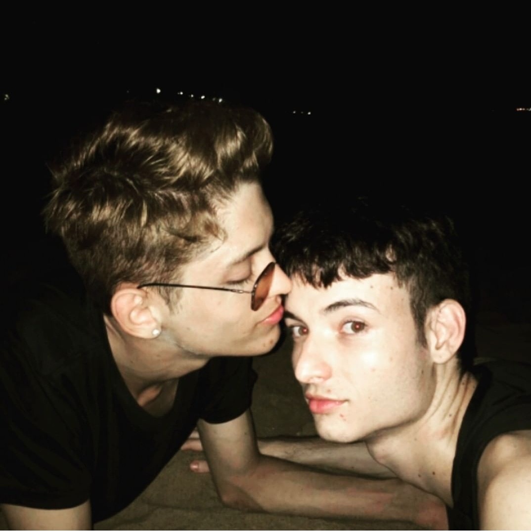 Homens baleados na Praça do Eldorado foram vítimas de ataque homofóbico em Manaus