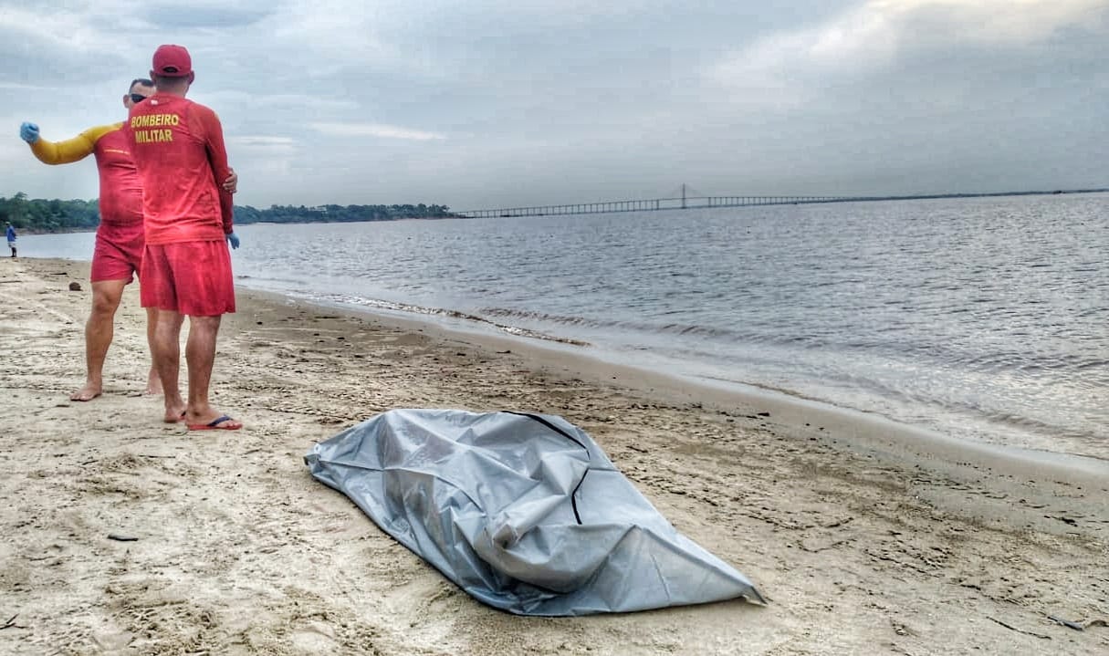 Devorado por peixes, corpo é encontrado boiando na praia da Ponta Negra