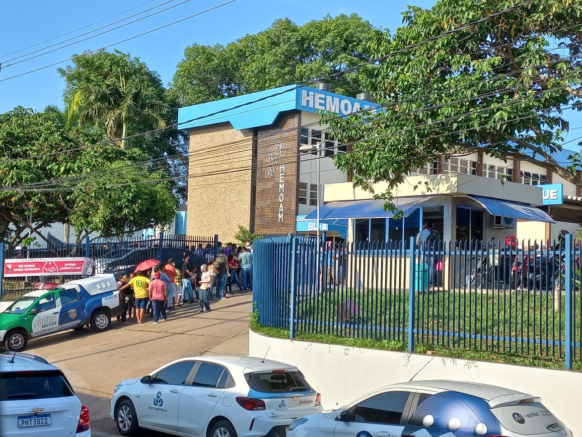 Torcedores fazem viradão na frente do Hemoam para garantir ingressos para jogo do Brasil