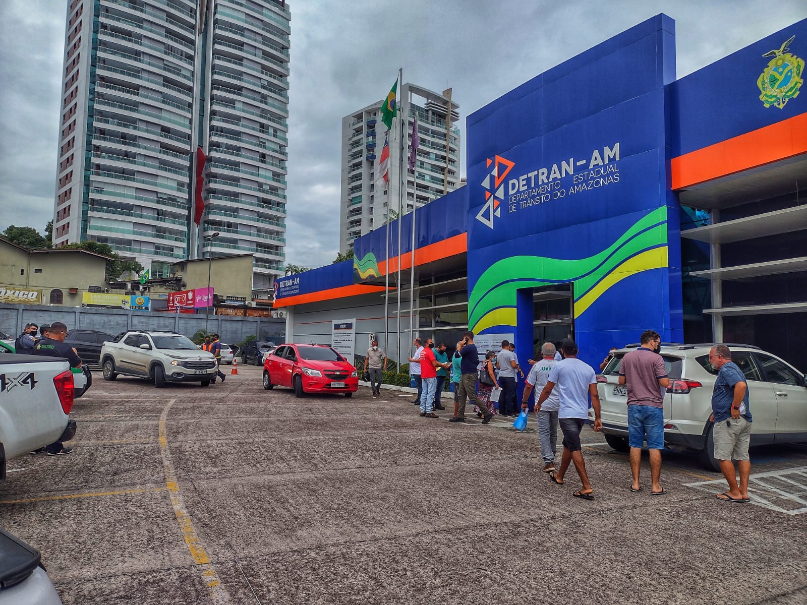 Servidores do Detran fraudavam documentos usados em esquema ilegal de venda de carros em Manaus