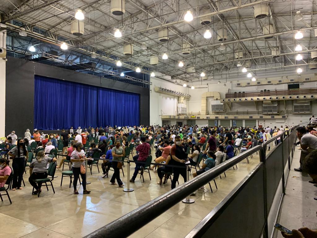 Multidão lota postos de testagem para Covid após explosão de casos em Manaus; veja vídeo