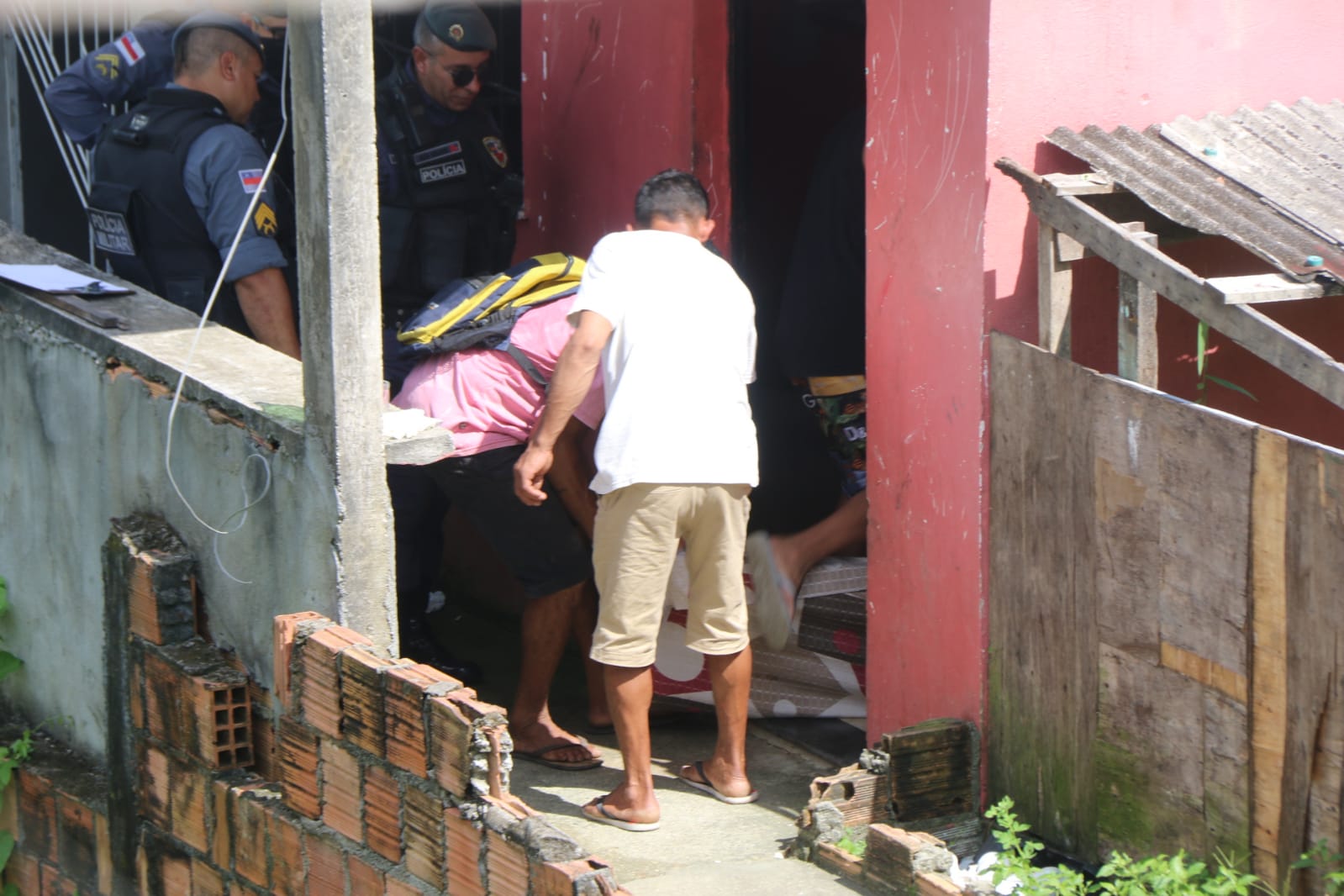 Jovem é encontrada morta dentro de casa em Manaus; namorado é suspeito do crime