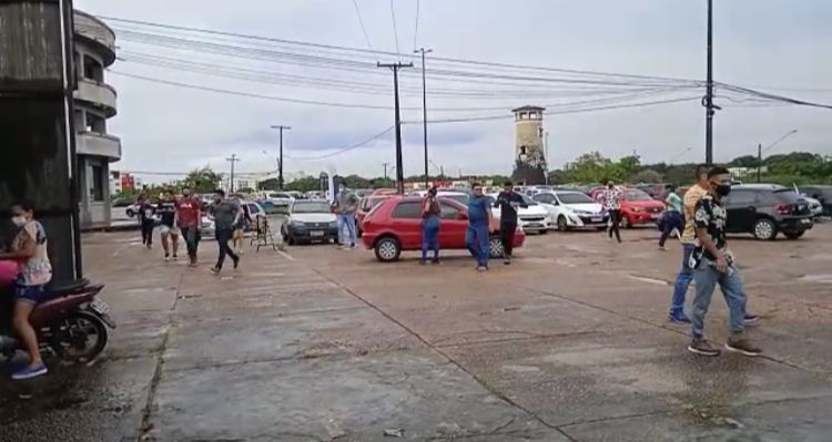 Correria e candidatos ‘perdidos’ marcam início do concurso da PM em Manaus