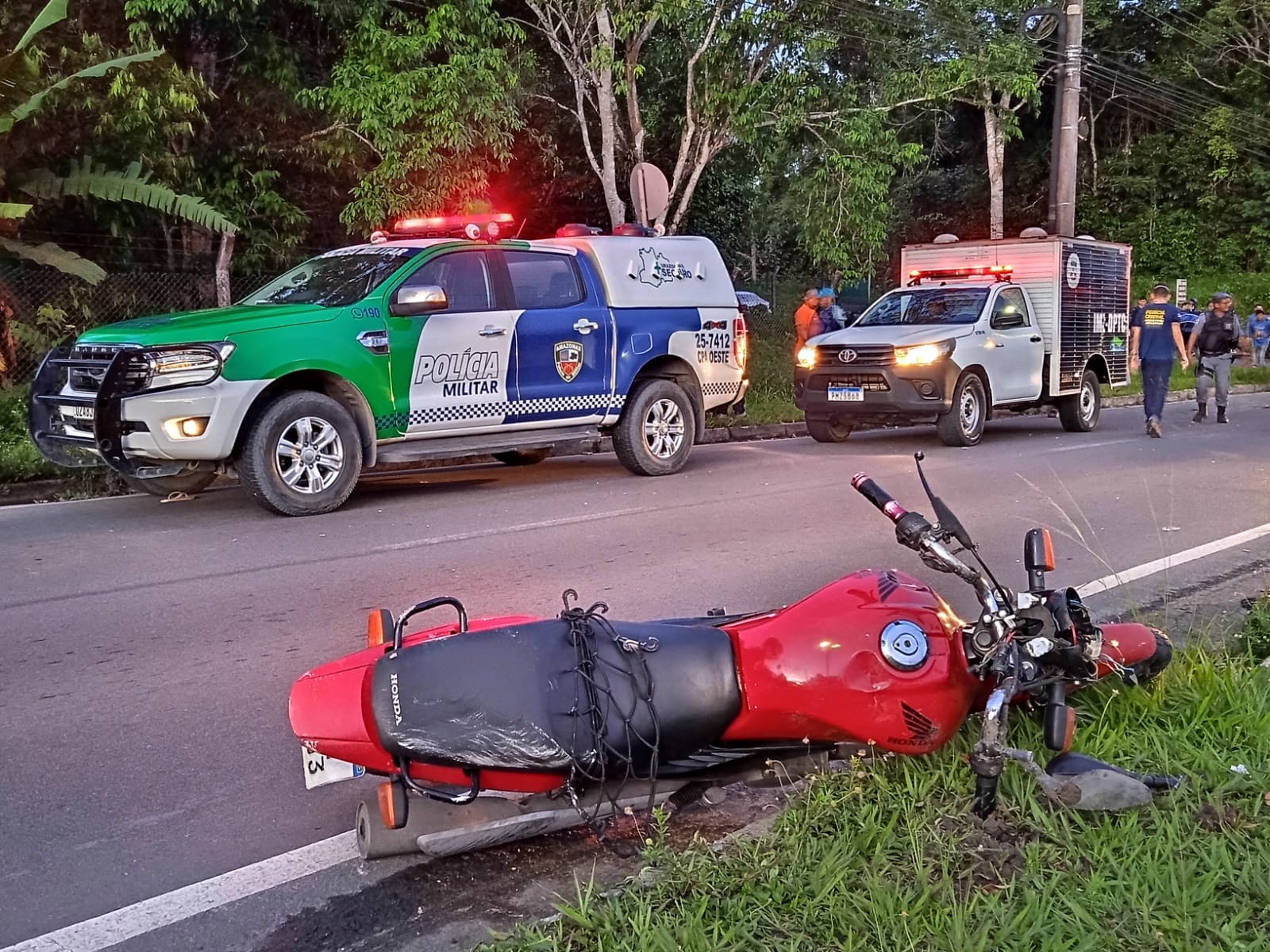 Motociclista tem corpo arremessado em acidente e morre em avenida de Manaus