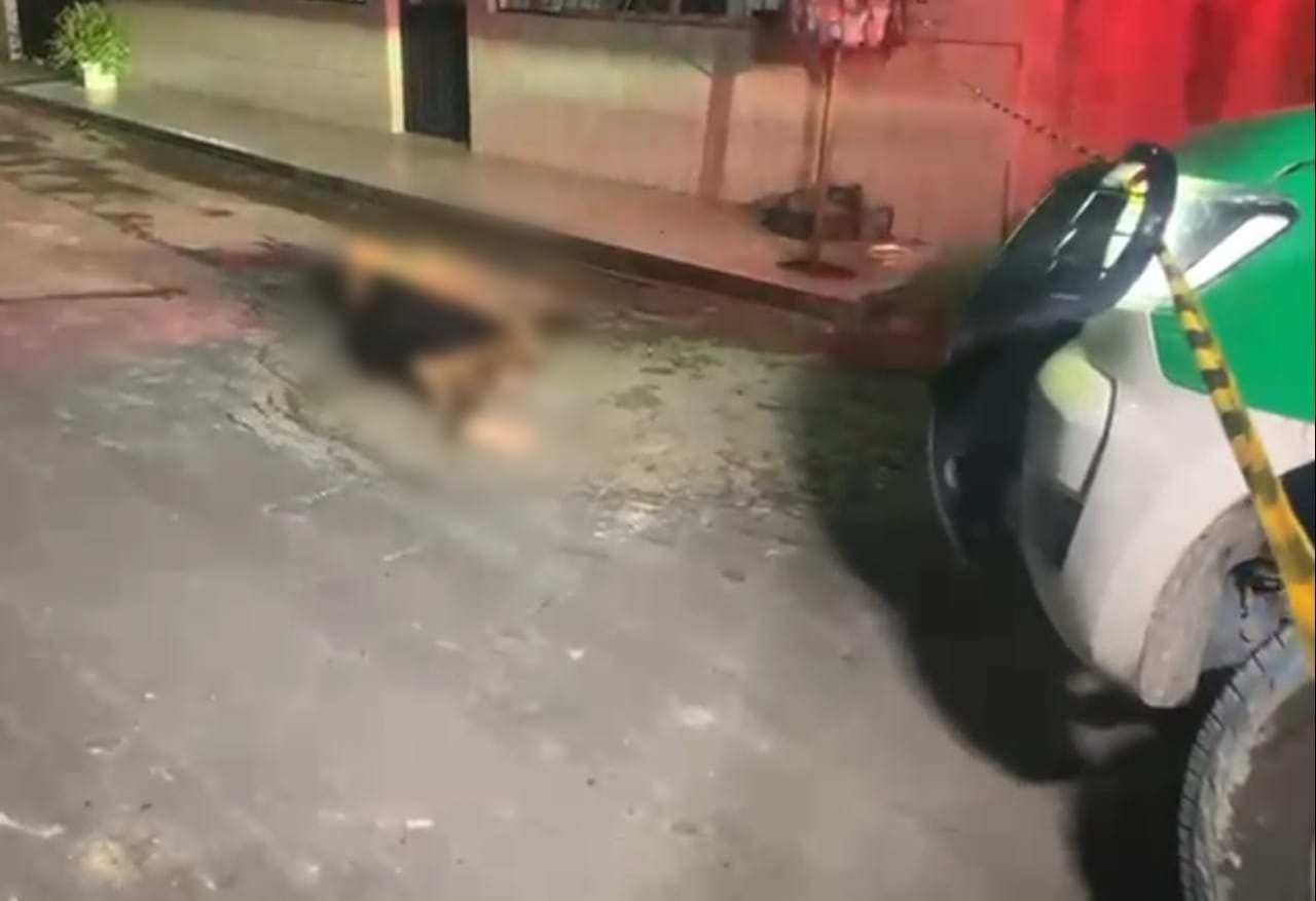 Homem é morto a tiros após descer de carro em Manaus