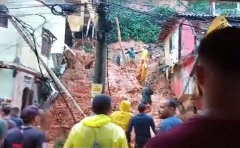 Temporais deixam mortos, feridos e desabrigados no Rio; 7 da mesma família morreram